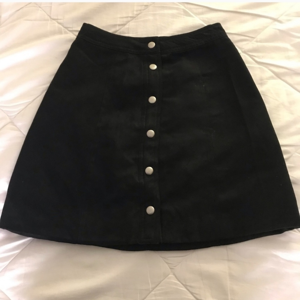 H&M BLACK BUTTON UP SHORT SKIRT